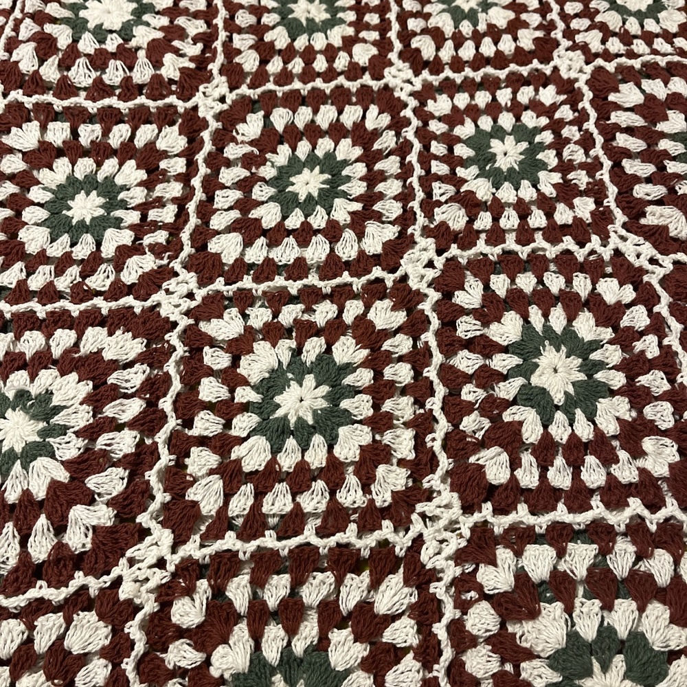 Shabby Chic Cotton Crocheted Flowers Throw/Blanket - Picture 4 of 5
